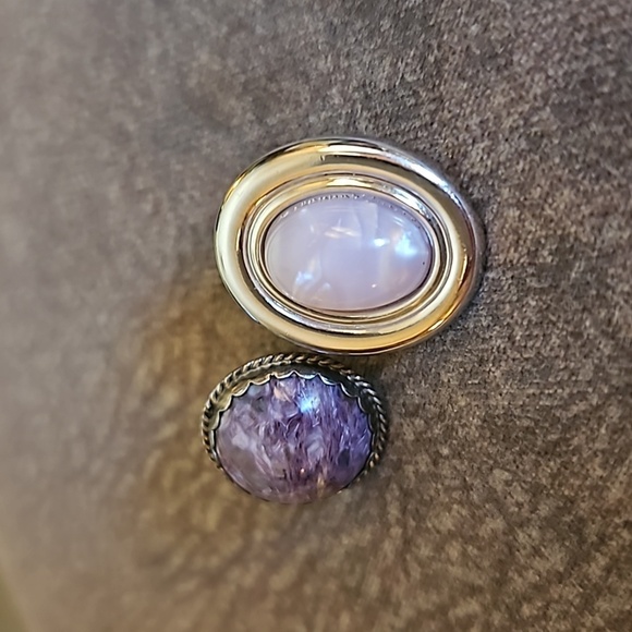 3/$30 Vintage Mismatched Purple Marble Post Earrings - Picture 3 of 4